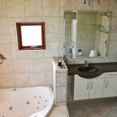 Three-bedroom Holiday In Juelsminde 9 *